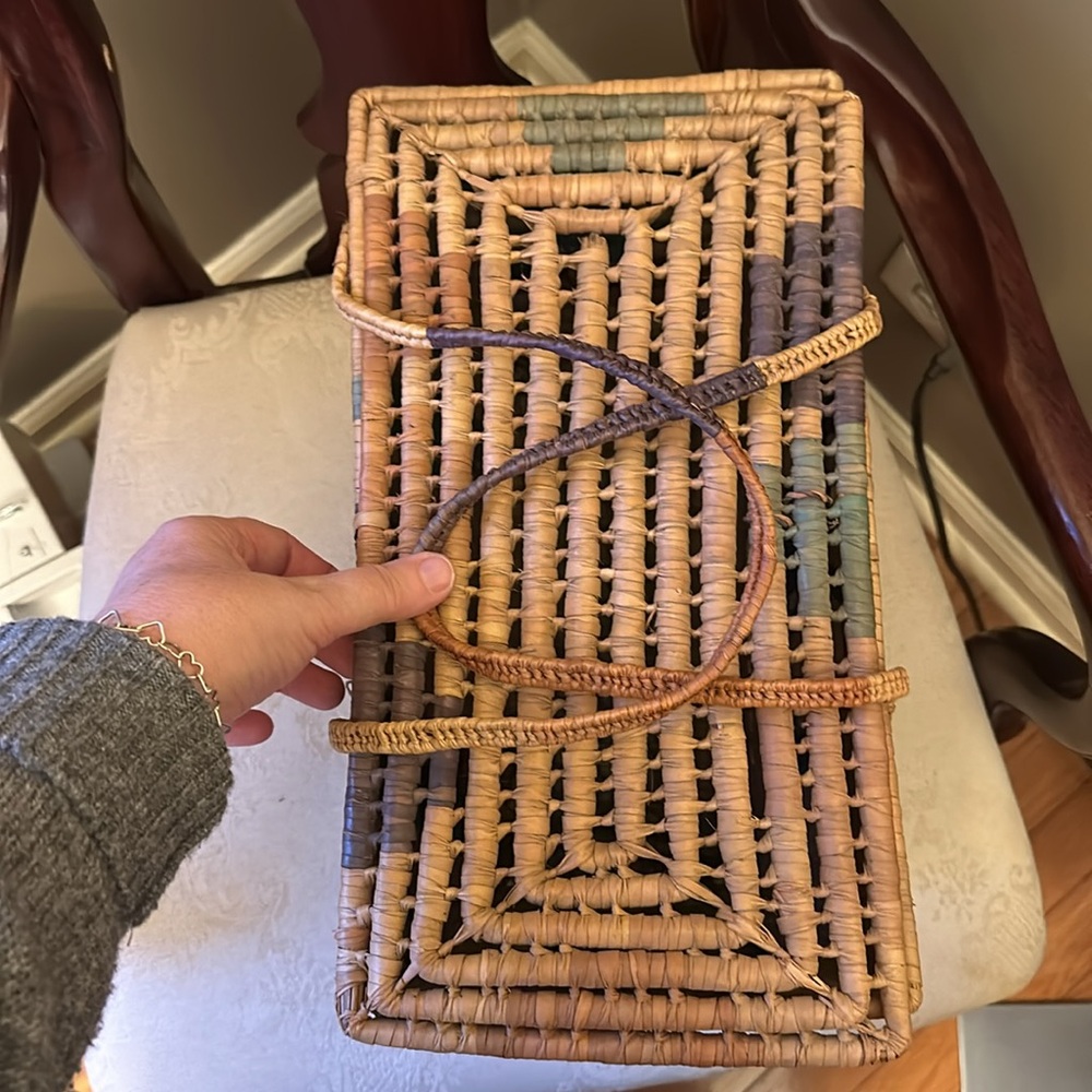 Gorgeous 1950s handmade, hand-painted woven bamboo, straw, wicker bag w/handles - Picture 5 of 13